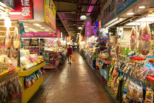 台湾高雄 2018年11月12日 台湾高雄市场上五颜六色的小巷 台湾夜市是台湾的一次不可错过的经历 — 图库照片