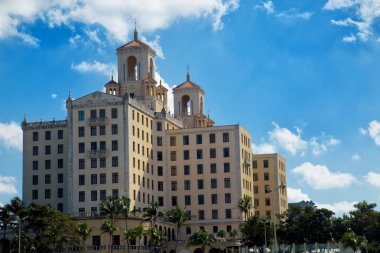 Havana, Küba'da 6 Aralık 2018: Hotel Nacional de Cuba Malecón ortasında Vedado, Havana, Küba'da bulunan bir tarihi oteldir.  
