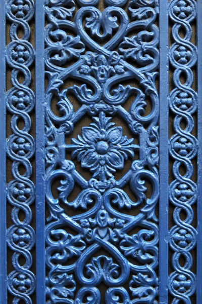 Janela Porta Metal Decorativa Parisiense Cor Azul Com Uma Flor — Fotografia de Stock