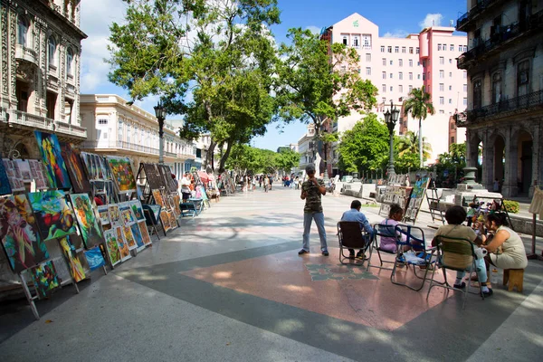 Havana Cuba Dec 2018 People Walking Paseo Del Prado Street — Stock Photo, Image