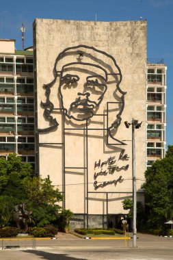 Havana-Küba-Aralık 6, 2018: Che Guevara Havana Küba'da Devrim Meydanı'nda bir bina
