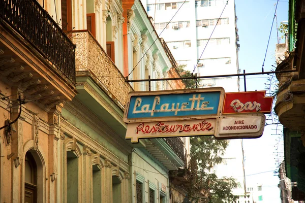 Habana Cuba Diciembre 2018 Detalle Letrero Neón Medio Calle Habana —  Fotos de Stock