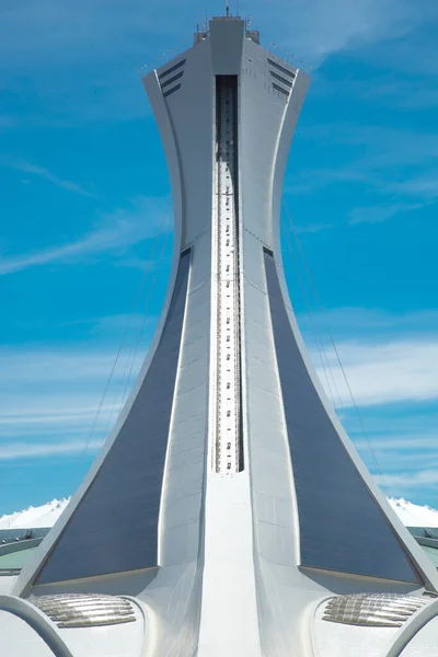 캐나다 몬트리올에 위치한 올림픽 스타디움은 첼라가 지구의 올림픽 공원에 위치해 — 스톡 사진