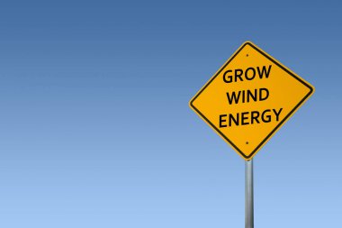 Mavi Gökyüzüne Karşı Rüzgar Enerjisi Yol İşareti Büyüt