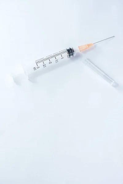 白い背景の上注射針 注射針 — ストック写真