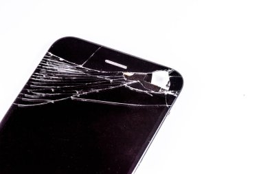 Smartphone ekran kırık ve beyaz arka plan üzerinde smartphone onarmak gerek
