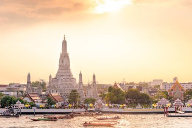 Bangkok, Tayland 'daki en güzel Wat Arun Budist tapınağı. 