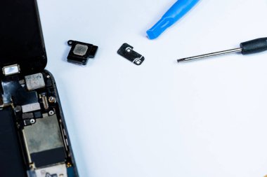 Akıllı telefon hasar gördü ve hangi araçları akıllı telefon tamir gerekiyor