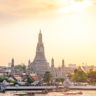 Bangkok, Tayland 'daki en güzel Wat Arun Budist tapınağı. 
