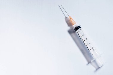 Beyaz arka plan üzerinde Hipodermik İğne (enjeksiyon iğne) 