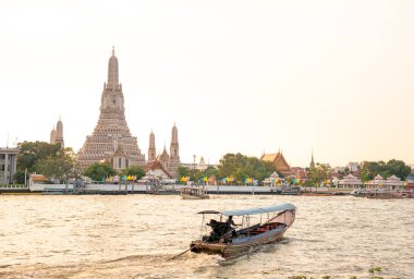 Bangkok, Tayland 'daki en güzel Wat Arun Budist tapınağı. 