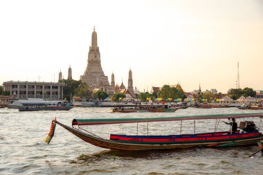Bangkok, Tayland 'daki en güzel Wat Arun Budist tapınağı. 