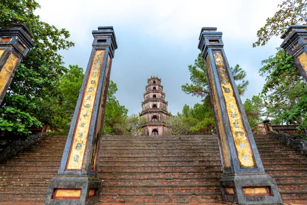 Thien mu pagoda içinde hue, vietnam
