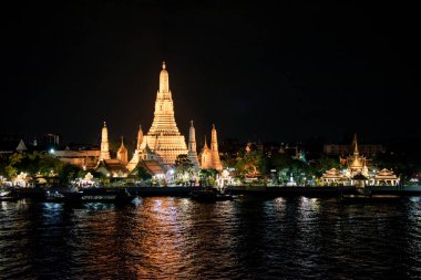 Bangkok, Tayland 'daki en güzel Wat Arun Budist tapınağı. 