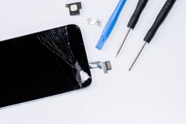 Smartphone ekran kırık ve lüzum-e doğru smartphone onarmak