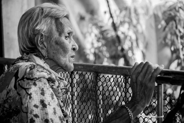 Old Woman Felling Lonely Dementia Alzheimers Disease — Stock Photo, Image