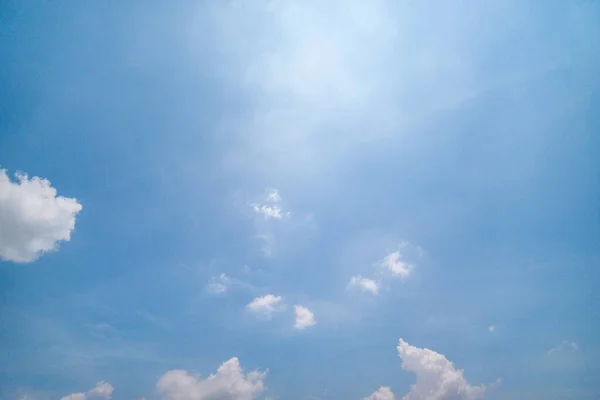 Jelas Langit Biru Latar Belakang Awan Dengan Latar Belakang — Stok Foto