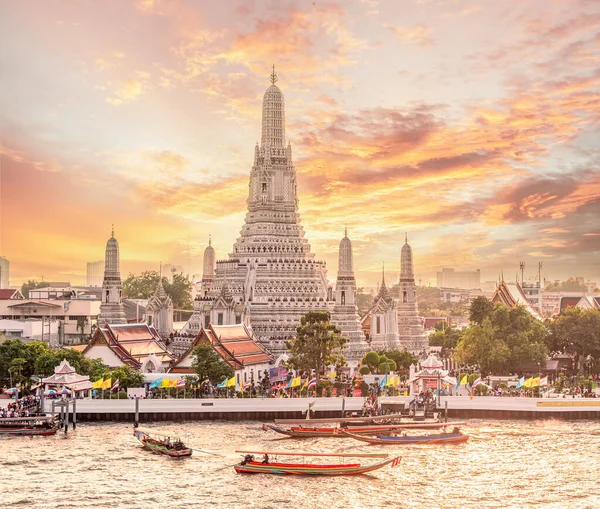 Bangkok 'taki şehir parkındaki turistik merkezler, Bangkok, Tayland' daki en güzel Viewpoint Wat Arun, Budist tapınağı. 