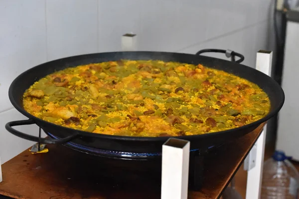 Tipikus Spanyol Paella Rizzsel — Stock Fotó