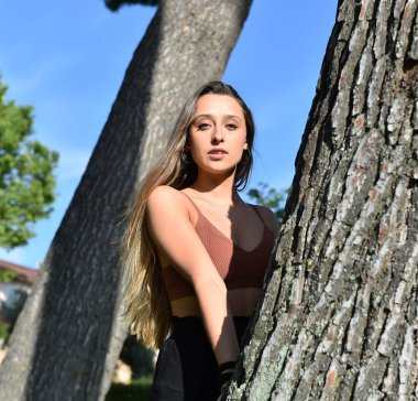 Güzel bir Kafkas modeli.