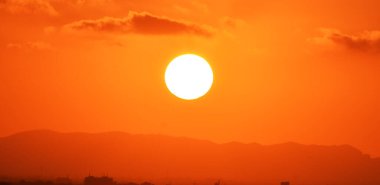 Denizde güzel bir gün batımı