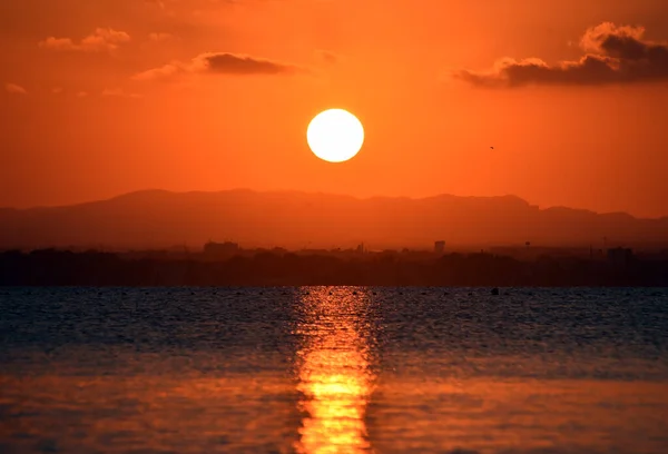 海面上美丽的落日 — 图库照片