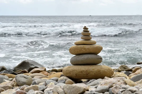 Una Torre Piedras Playa —  Fotos de Stock