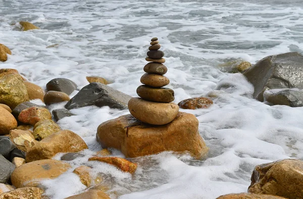 Uma Torre Pedras Praia — Fotografia de Stock