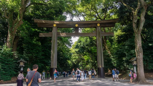 Токіо Японія Серпень 2018 Невідомі Люди Біля Воріт Парку Йойогі — стокове фото