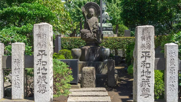 Asakusa Sensoji tapınağında Buda heykelleri, Tokyo, Japonya