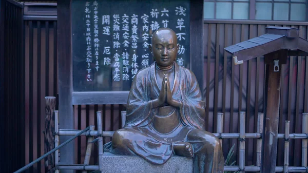 Close up of Nadebotoke - Pindola statue that was believed to heal injuries at Sensoji temple in Asakusa, Tokyo, Japan — Stock Photo, Image