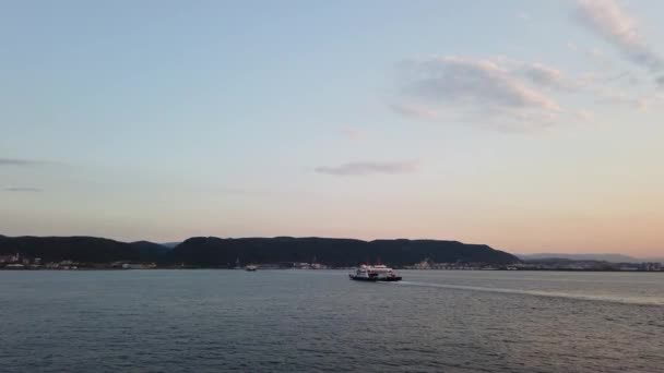 Γιάλοβα Τουρκία Ιούλιος 2019 Βάρκα Στη Θάλασσα Ένα Καλοκαιρινό Απόγευμα — Αρχείο Βίντεο