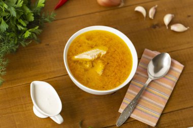 Balık bir kase sebze çorbası