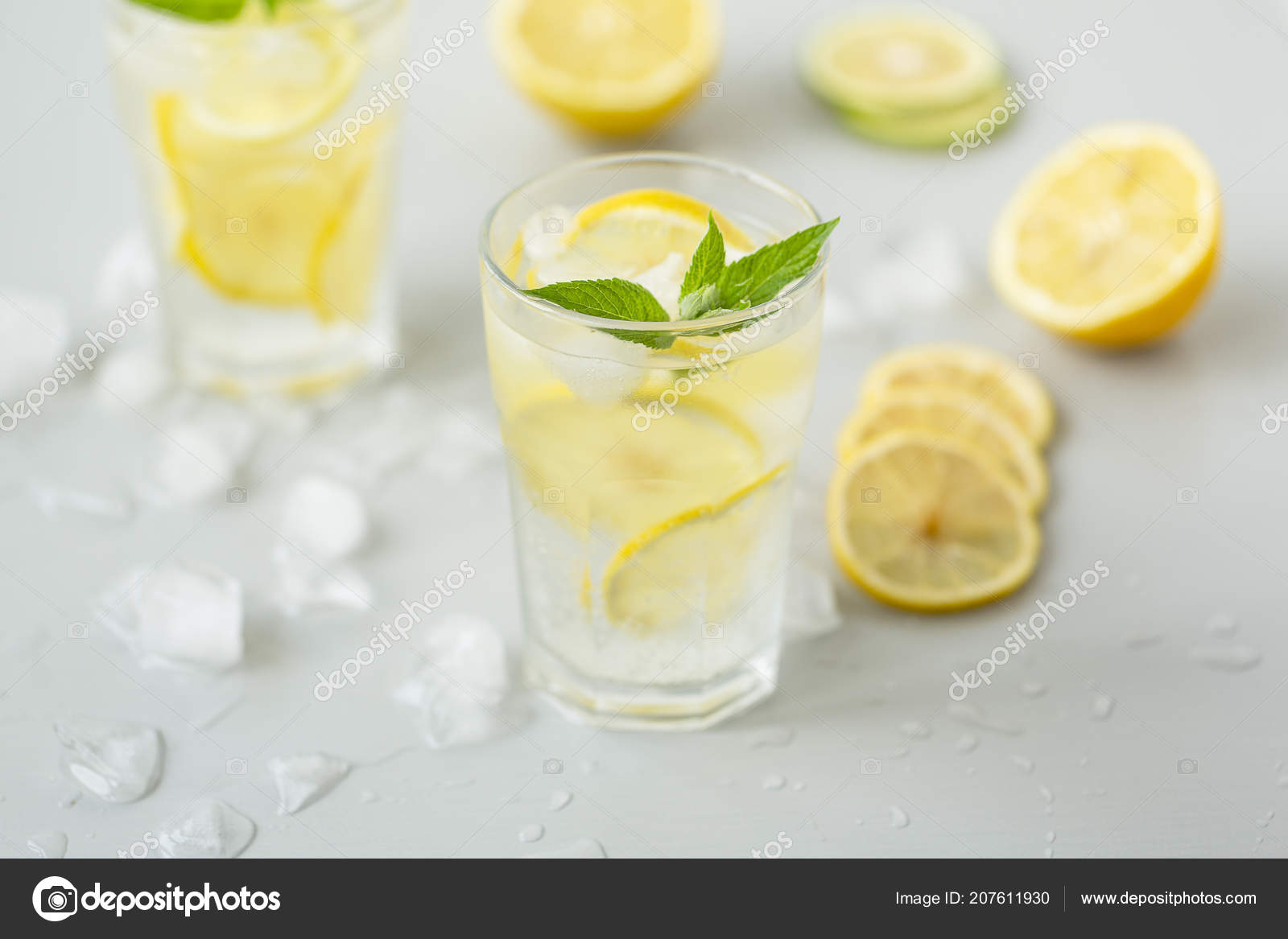 Alcoholic Drink Gin Tonic Lemon Lime Mint Ice — Stock Photo © Elena4007