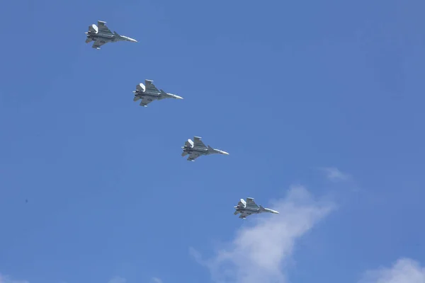 Hermosa Imagen Varios Aviones Militares Volando Cielo Azul — Foto de Stock