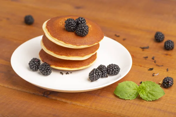 Delicious Pancakes Blackberry Mint White Plate Wooden Table — Stock Photo, Image