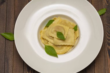 Parmesanlı Ravioli.