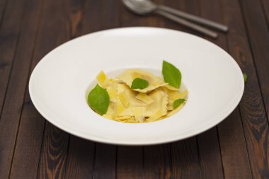 Parmesanlı Ravioli.