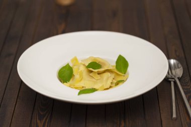 Parmesanlı Ravioli.