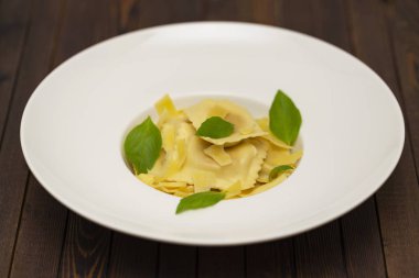 Parmesanlı Ravioli.