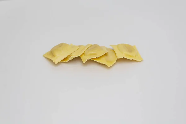 Ravioli Pasta Geïsoleerd Witte Achtergrond — Stockfoto