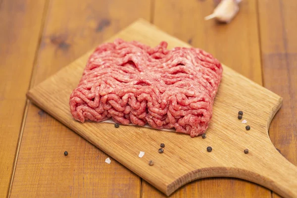 Porción Carne Picada Una Tabla Cortar — Foto de Stock