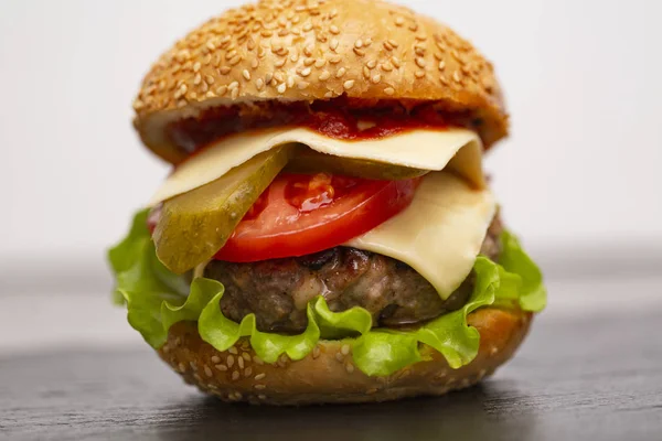 Homemade Burger Beef Cutlet Cheddar Lettuce Vegetables Slate Board — Stock Photo, Image