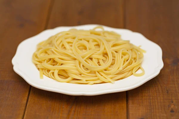 Spaghetti Cotti Piatto Bianco — Foto Stock