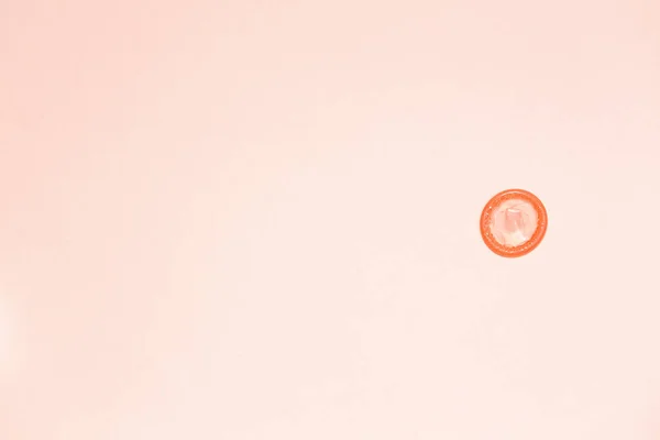 Рожевий Відкрив Презервативи Презервативи Пакет Рожевий Фон Презерватив Використовувати Щоб — стокове фото