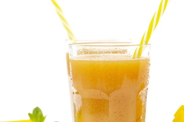 Friss Trópusi Gyümölcs Smoothie Mangó Juice Friss Mangó Fehér Alapon — Stock Fotó