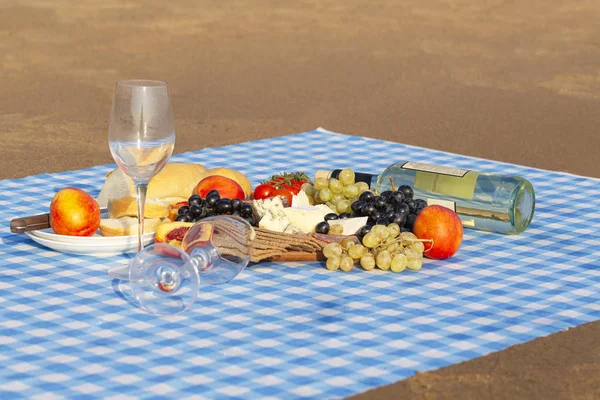 Verão Piquenique Praia Pôr Sol Descanse Com Vinho Mar Conceitos — Fotografia de Stock