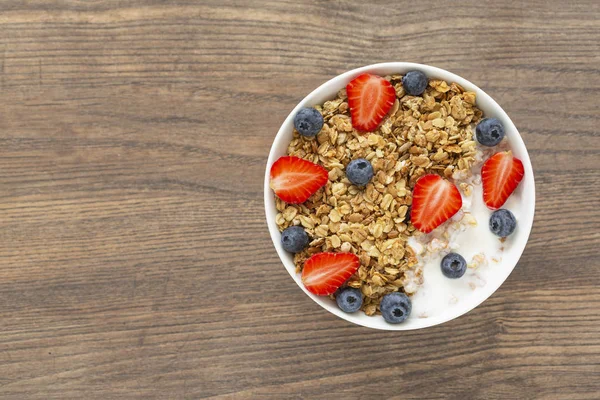 Tazón Batido Saludable Con Granola Yogur Fresa Arándanos Frescos Sobre —  Fotos de Stock