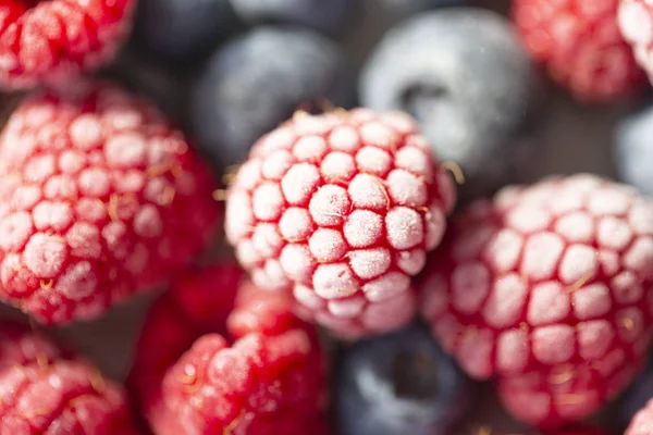 Frozen Berries Raspberry Blueberry Macro Selective Focus Shallow Depth Field — Stock Photo, Image