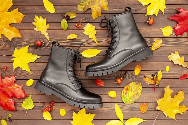 Women Autumn Shoes Fashionable Casual Boots Walks Dark Wooden Background — Stock Photo, Image